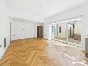 Living Room- click for photo gallery